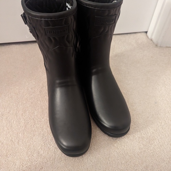 NWOT - Hunter Refined Short Vertical Quilt Boot - Picture 8 of 9